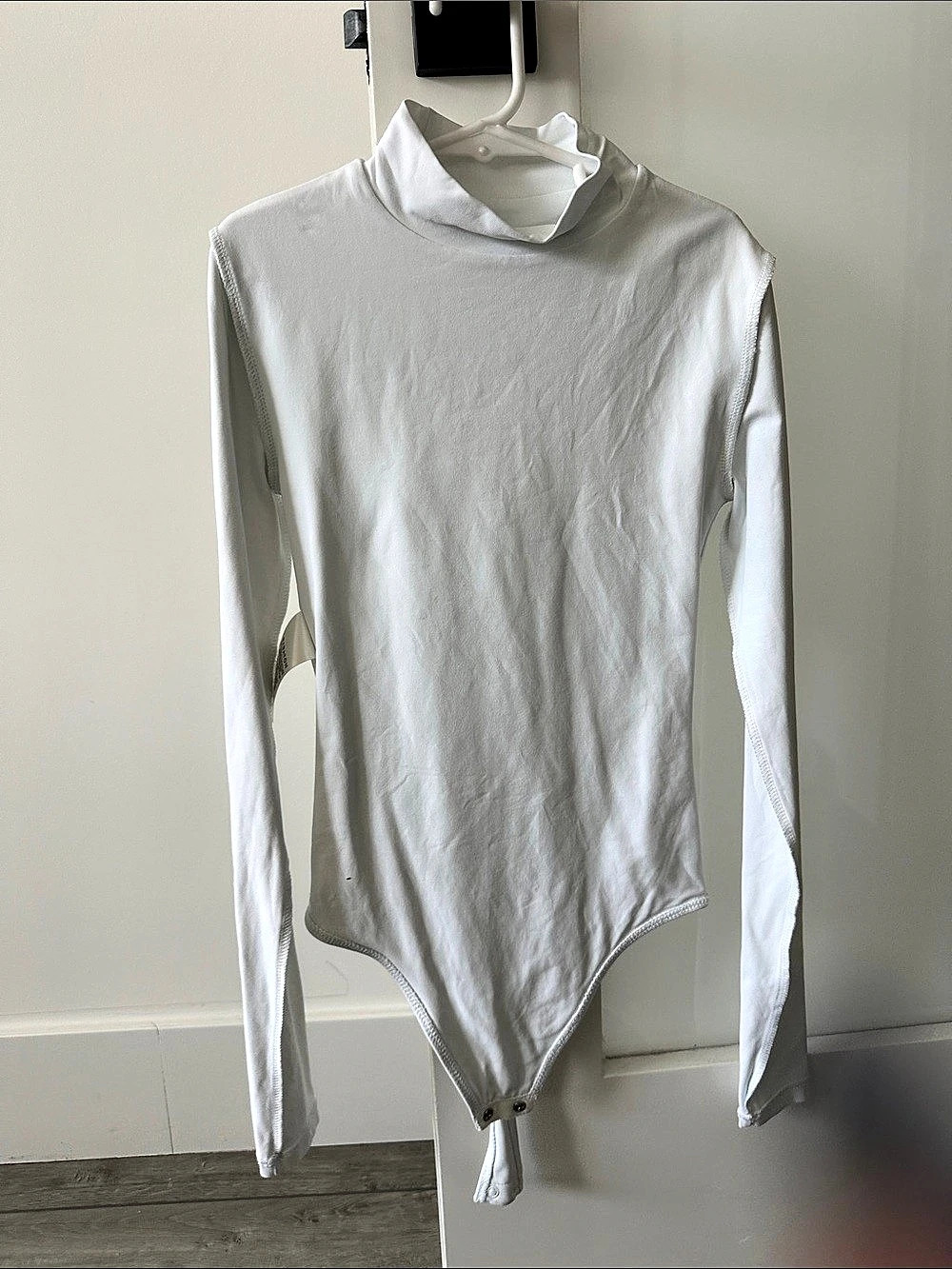 Babaton (Aritzia) White Long Sleeve Bodysuit Like New 2XS